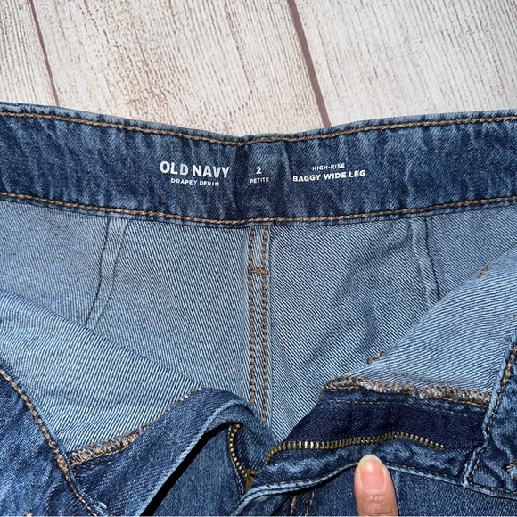 Old Navy Baggy Jeans - Picture 6 of 8